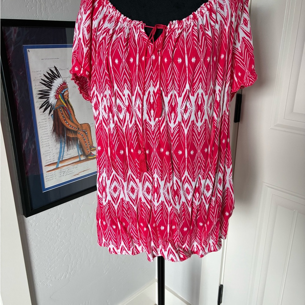 Faded Glory Red and White Geometric Blouse